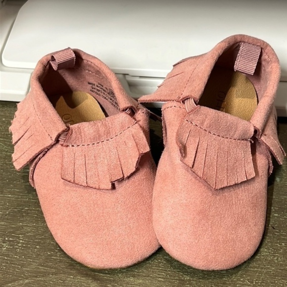 Old Navy pink‎ suede baby moccasins size 3-6 months